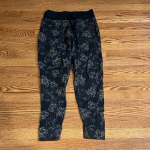 Athleta | Trekkie North Printed Jogger Green & Black Floral Cropped Pants Size 0